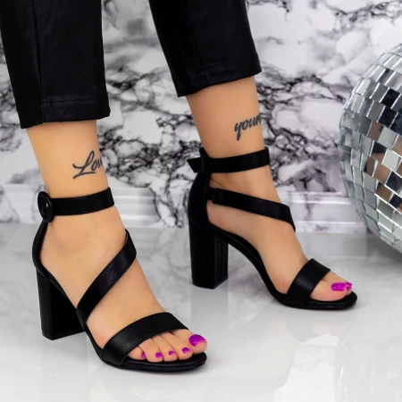 Vastag sarkú szandál XKK535A Fekete » MeiShoes.ro