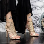 Karcsú sarkú női szandál 2XKK107 Arany » MeiShoes.ro