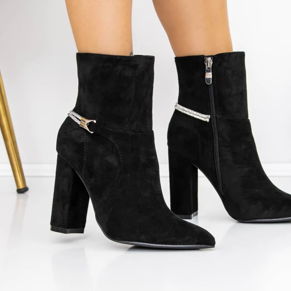 Vastag sarkú bokacsizma 3XKK29 Fekete » MeiShoes.ro