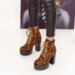 Női bokacsizma sarkú és platform XKK266 Leopard (N25) Mei